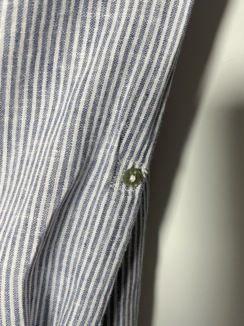 Tahari 100% Linen Classic Navy & White Vertical Stripe Button-Down Shirt Coastal - Picture 7 of 12